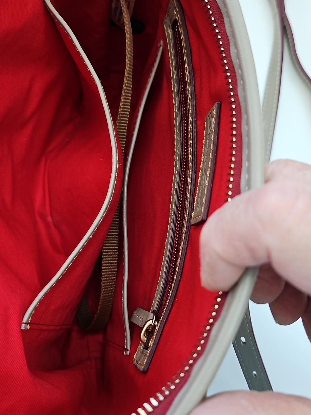 Classic Florentine Leather Dooney & Bourke Light Taupe Zip Sack Bag - Picture 9 of 10